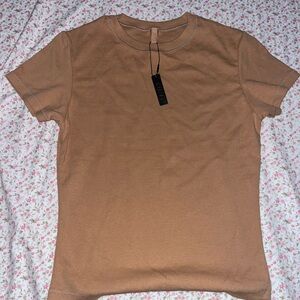 SKIMS tan women’s t shirt top!
